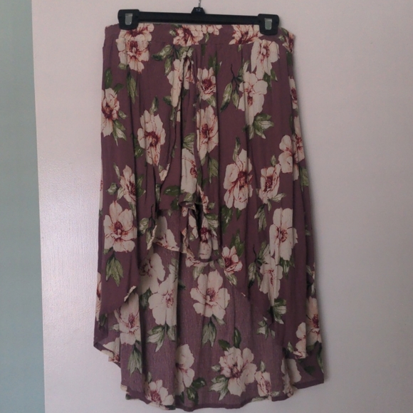 Like new - BP Floral shorts/skirt - Picture 5 of 7